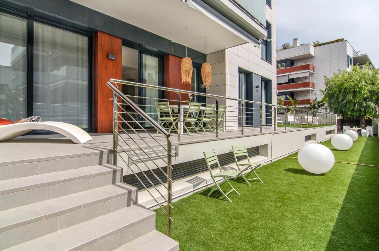 Sitges Spaces Garden Paradise 3 Bedroom, 3 Bathroom, Huge Private Garden-Terrace, Pool- Sleeps Up To 8 מראה חיצוני תמונה