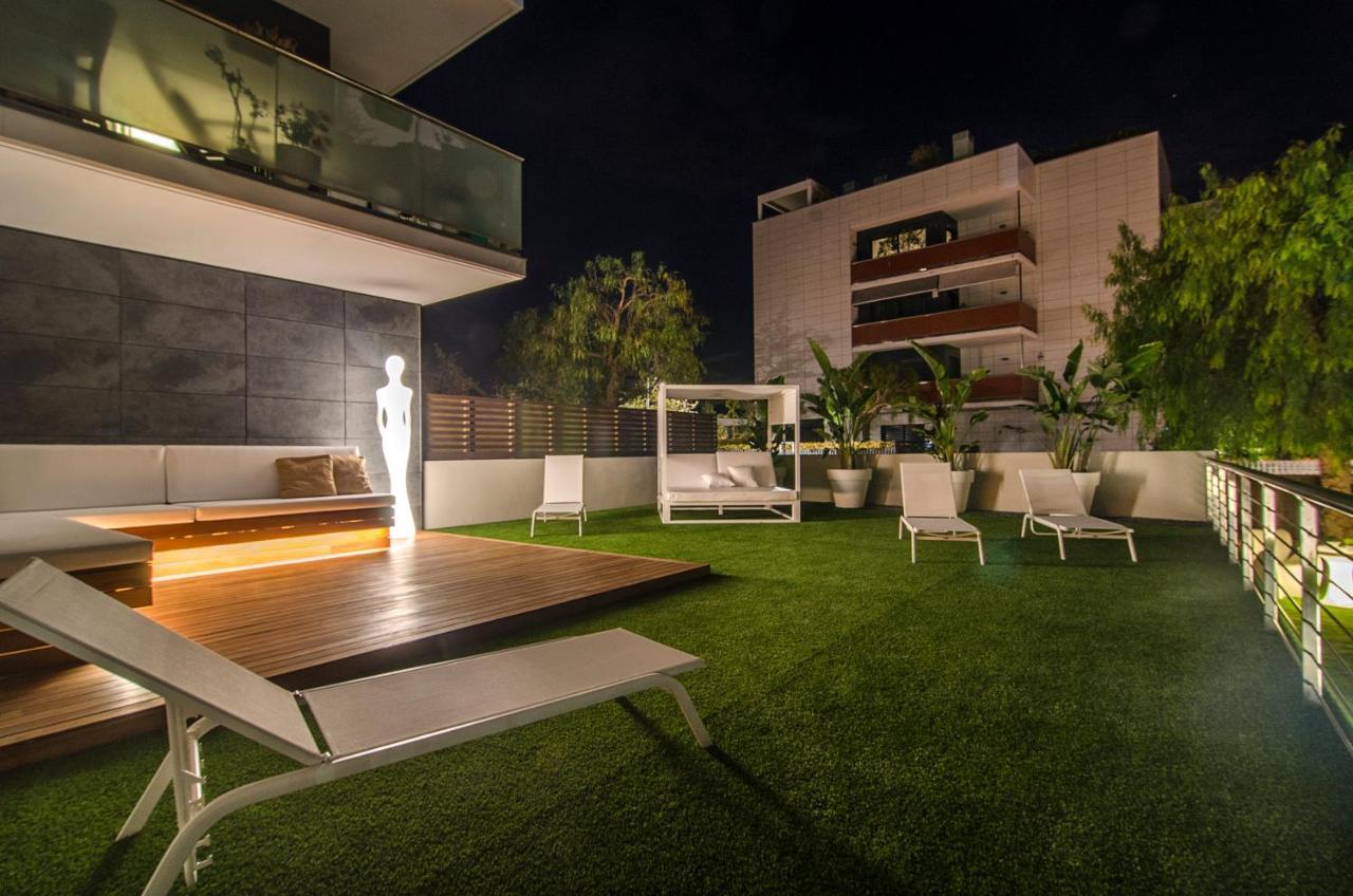 Sitges Spaces Garden Paradise 3 Bedroom, 3 Bathroom, Huge Private Garden-Terrace, Pool- Sleeps Up To 8 מראה חיצוני תמונה