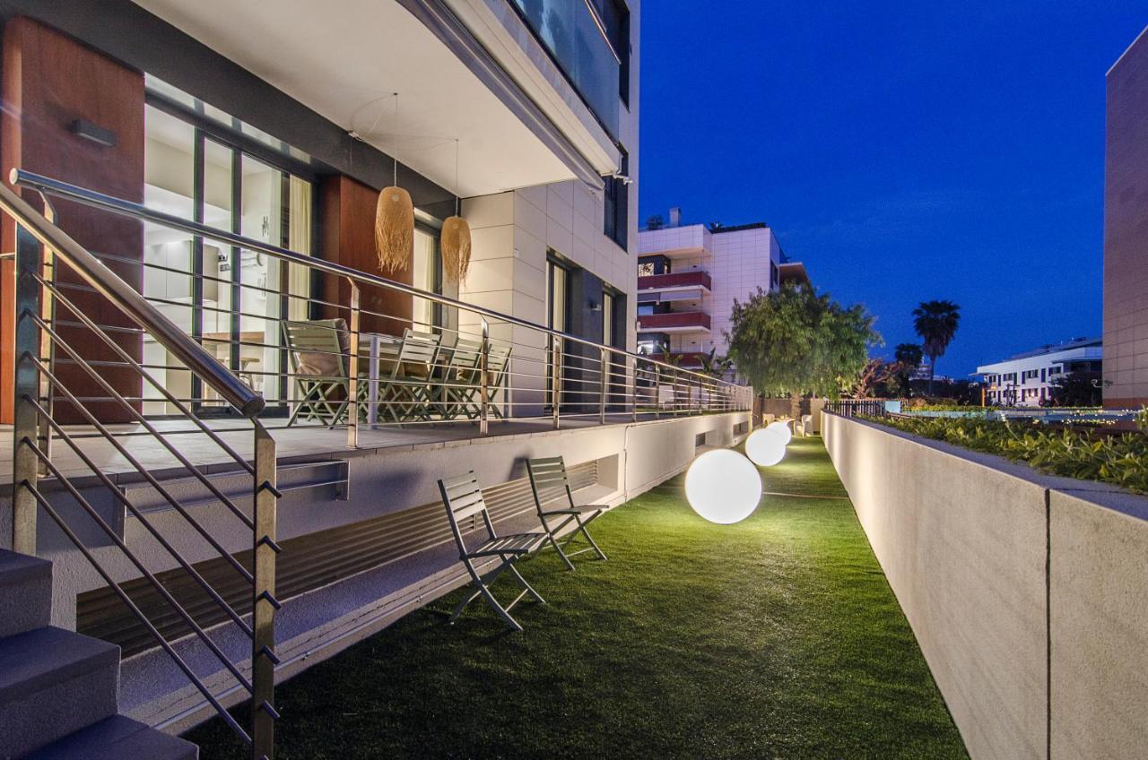 Sitges Spaces Garden Paradise 3 Bedroom, 3 Bathroom, Huge Private Garden-Terrace, Pool- Sleeps Up To 8 מראה חיצוני תמונה