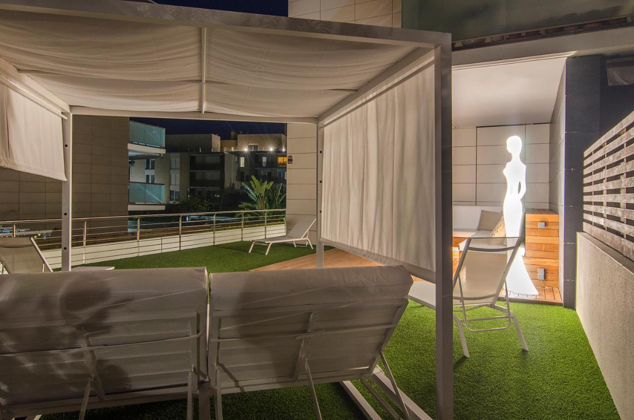 Sitges Spaces Garden Paradise 3 Bedroom, 3 Bathroom, Huge Private Garden-Terrace, Pool- Sleeps Up To 8 מראה חיצוני תמונה