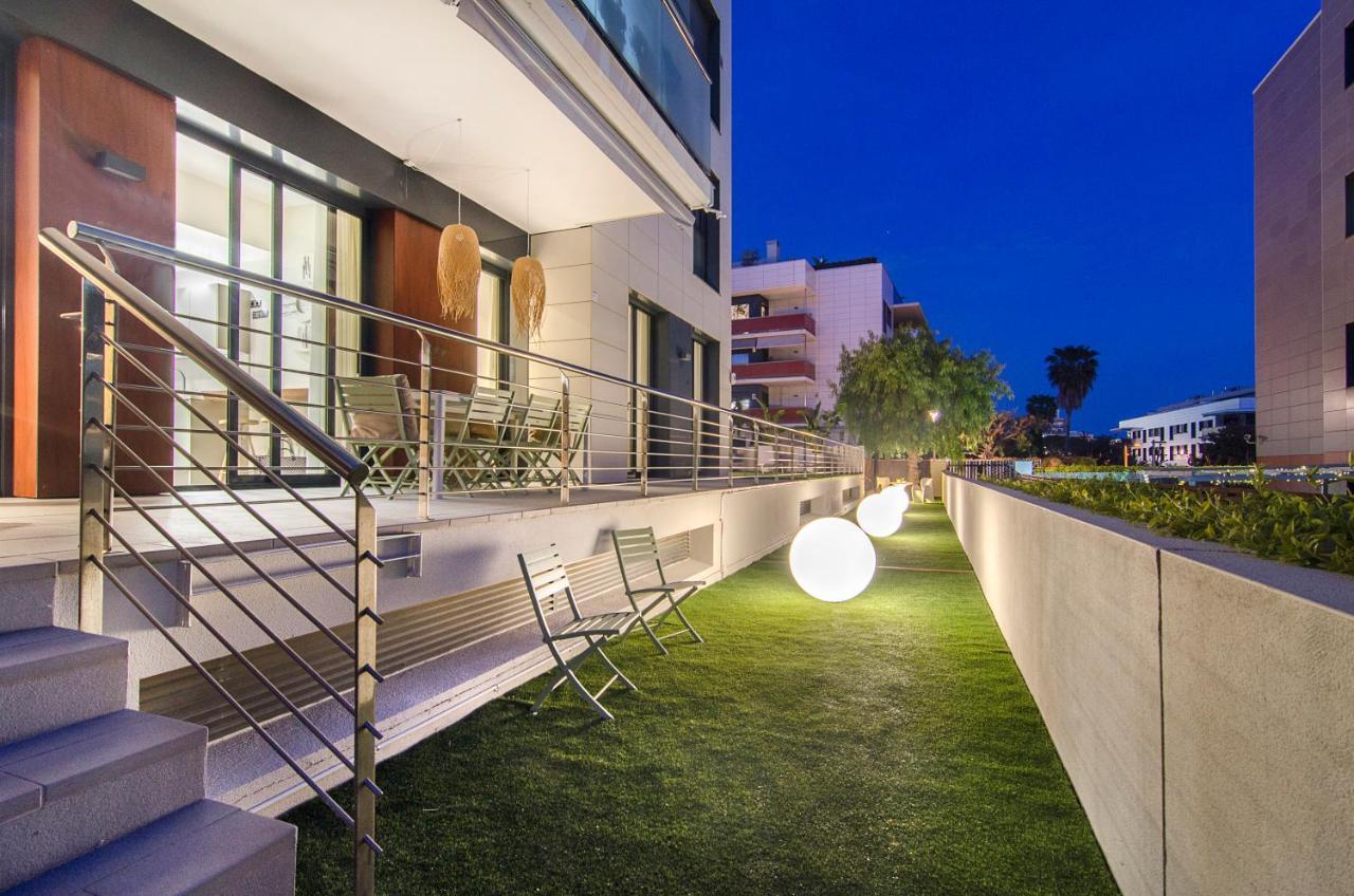 Sitges Spaces Garden Paradise 3 Bedroom, 3 Bathroom, Huge Private Garden-Terrace, Pool- Sleeps Up To 8 מראה חיצוני תמונה