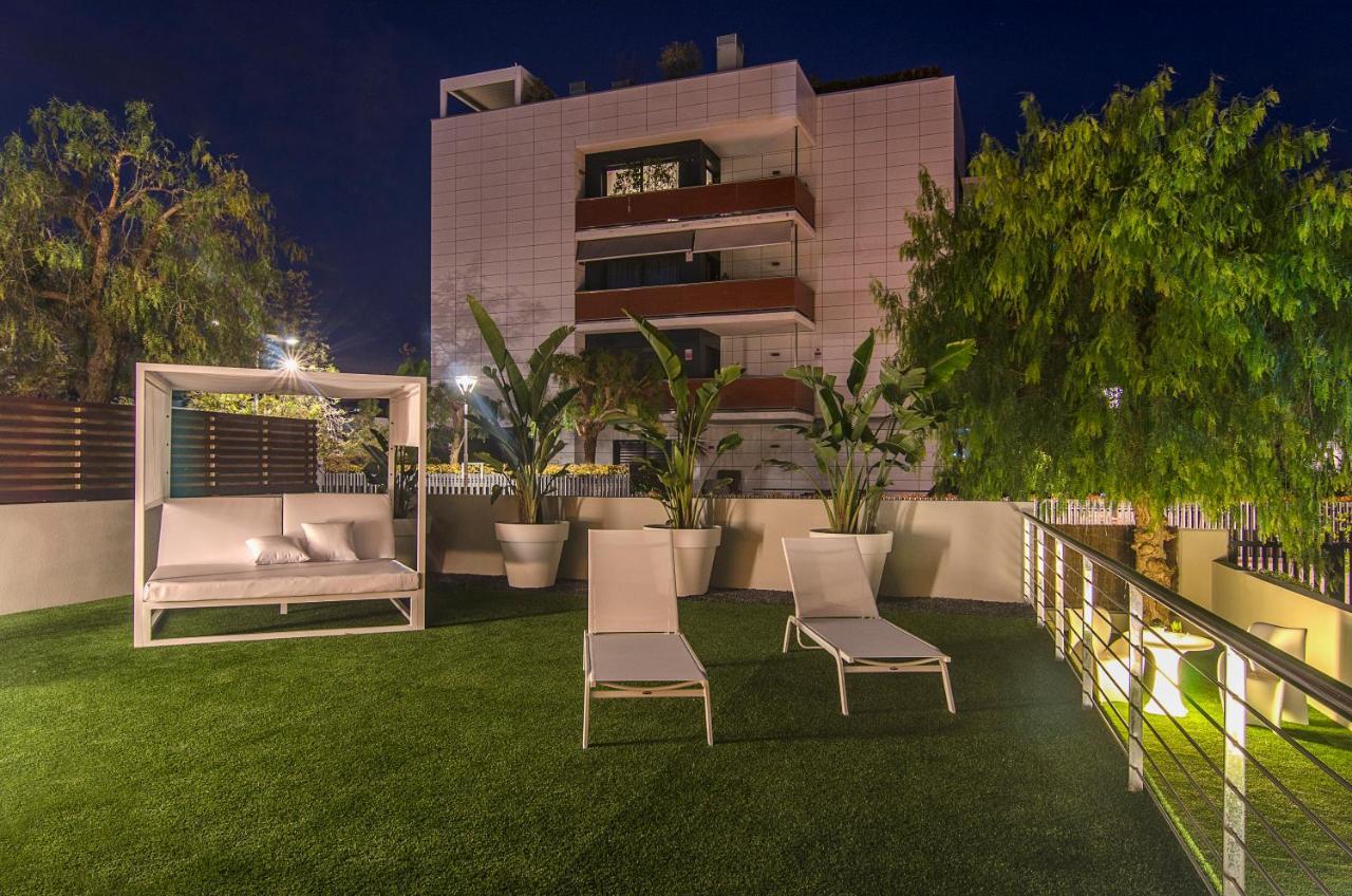 Sitges Spaces Garden Paradise 3 Bedroom, 3 Bathroom, Huge Private Garden-Terrace, Pool- Sleeps Up To 8 מראה חיצוני תמונה