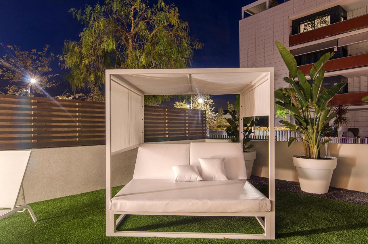 Sitges Spaces Garden Paradise 3 Bedroom, 3 Bathroom, Huge Private Garden-Terrace, Pool- Sleeps Up To 8 מראה חיצוני תמונה