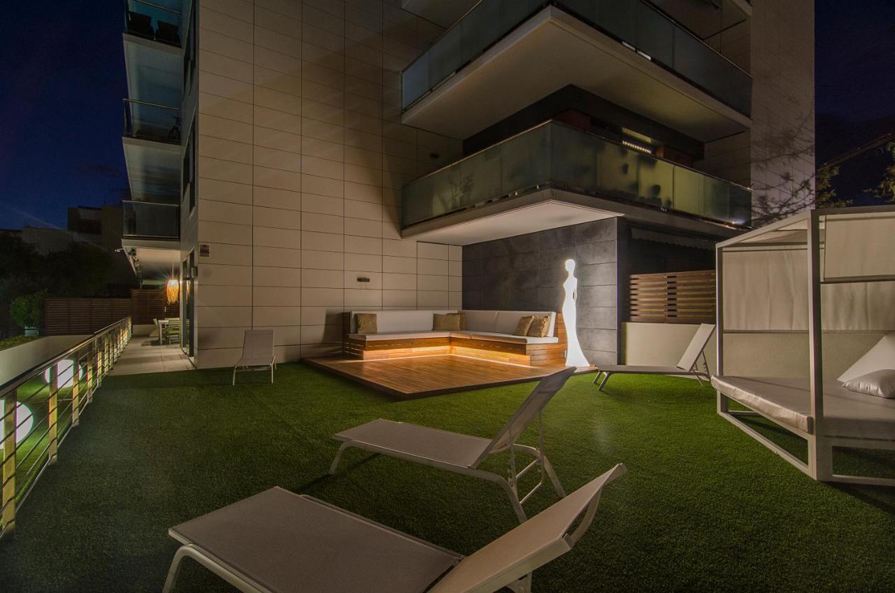 Sitges Spaces Garden Paradise 3 Bedroom, 3 Bathroom, Huge Private Garden-Terrace, Pool- Sleeps Up To 8 מראה חיצוני תמונה