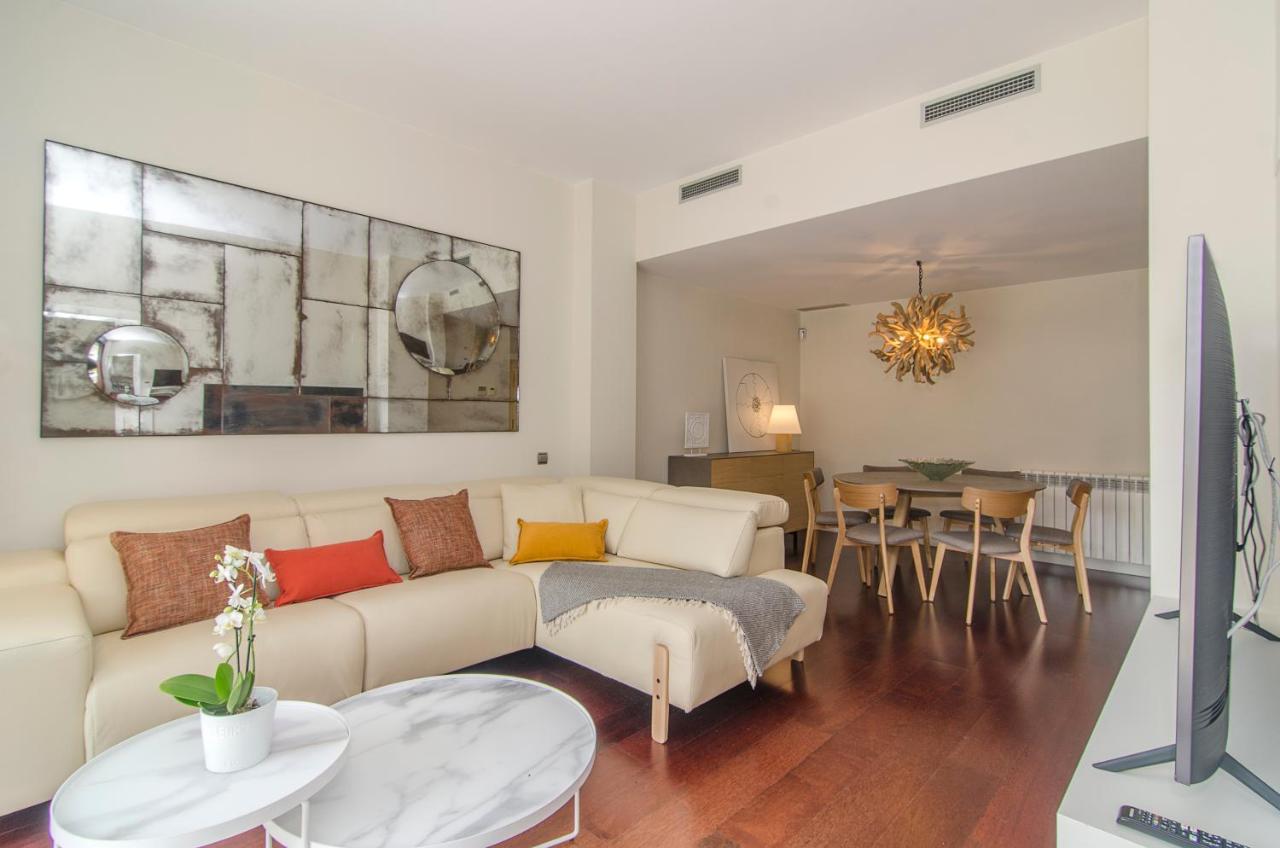 Sitges Spaces Garden Paradise 3 Bedroom, 3 Bathroom, Huge Private Garden-Terrace, Pool- Sleeps Up To 8 מראה חיצוני תמונה